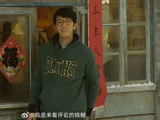 周冬雨玩仙女棒，可爱模样太迷人，井柏然瞬间沦陷！