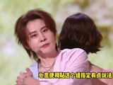 李小冉插兜牵手唐艺昕浪姐后台互动