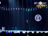 张杰改编《笼》舞台具象化震撼观众