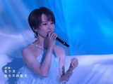 谢楠《乘风》四公“手抖声不抖”引热议，网友：快去《歌手》！