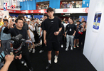 杨瀚森北京见面会粉丝热情互动