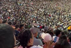 球迷现场高呼We want Messi