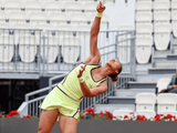 网球——WTA1000罗马站：郑钦文首轮晋级