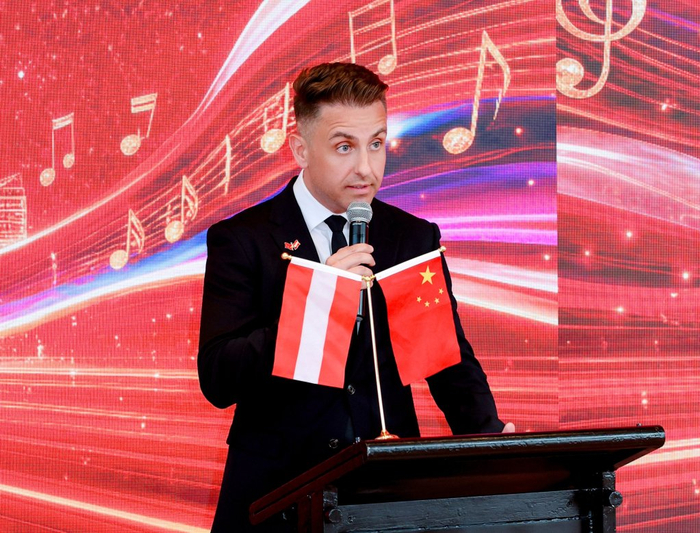 Marton Denes Barka 维也纳同步交响乐团总监