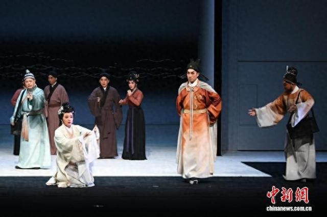 新编粤剧《提刑官宋慈》在广东粤剧艺术中心首演。薛才焕 摄