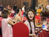 赵露思纯素颜舞狮庆奶奶80大寿，无架子成顶流有原因