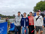 叶一茜女儿现身浪姐，穿吊带短裙身材纤长，妈妈陪护不再偏心