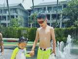 超幸福！陈小春一家海边度假！大儿子似陈小春翻版，小儿子超像妈