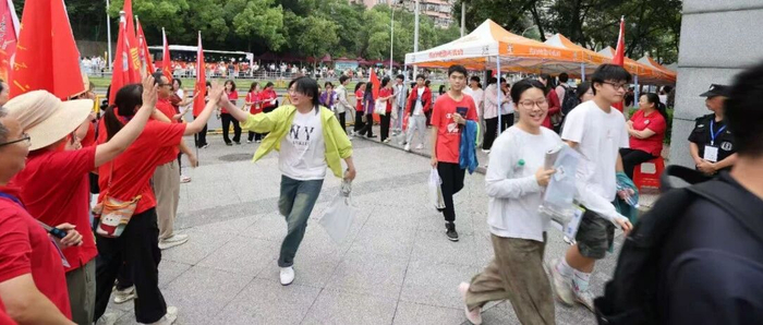 高考首日，黄石考场外拍下这些瞬间……
