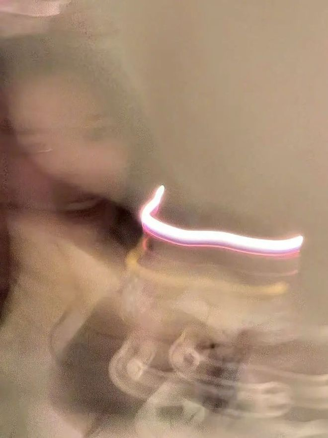 图为徐艺洋生日时，黄子韬在微博发的庆生照