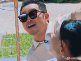 沙溢腿夹着周深，下秒手也不老实了，射门了硬是拿出来丨奔跑吧