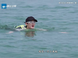 丁程鑫蛙泳的神！ 500米海域自由泳手拿把掐惊呆白鹿，年轻人体力就是好