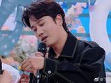 王楚然彭冠英掰花瓣，掰出了恋爱的感觉，太甜了