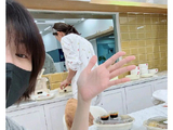 曾沛慈在四公舞台上如何与叶一茜合作完成了《搁浅》的表演？