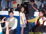 关晓彤这次曝光的20年前旧照具体是在哪里拍摄的？