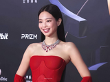 Jennie的'舞台疯子'式表演风格，粉丝们具体是怎样评价和追捧的？