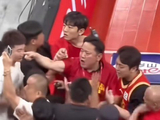 忍无可忍！楼明与上海队球迷，发生了激烈冲突