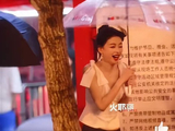 为什么孙怡会在风雨天坚持站上台阶与粉丝互动？