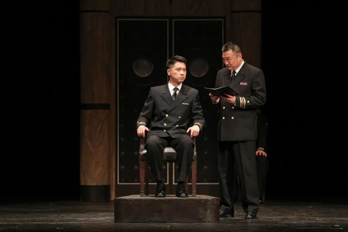 王雷饰演副舰长玛瑞克、王刚饰演检察官查理