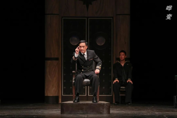 冯远征饰演魁格舰长
