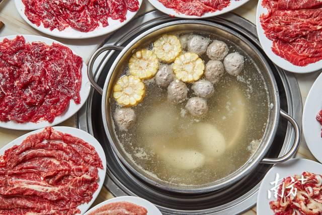牛肉火锅等潮汕美食被广大食客所喜爱。资料图。