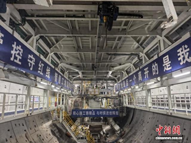 济南航天大道穿黄隧道I期2标北线盾构隧道内景。张文晖 摄