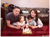 20岁年龄差算什么？汪雨宠小娇妻送40克拉钻，怀孕12周四肢仍纤细