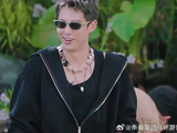 皮孩子丁程鑫上线！拿石头就扔进水里，把棣棣吓一跳