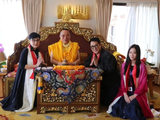 李连杰的妻子利智这次为什么罕见露面尼泊尔？