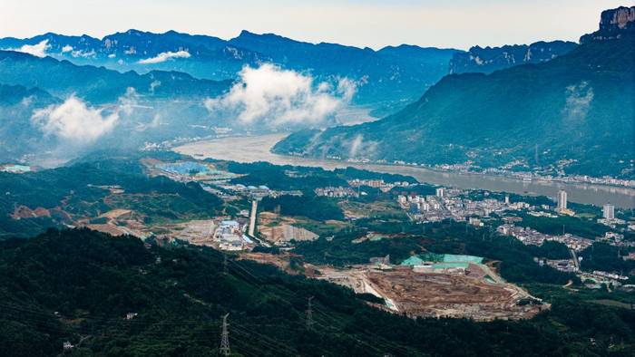 6月8日拍摄的三峡水运新通道工程三峡枢纽新通道施工现场。新华社 图
