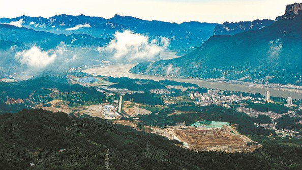             昨天拍摄的三峡水运新通道工程三峡枢纽新通道施工现场 新华社记者  肖艺九  摄          
