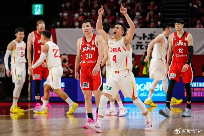 2月26日，男篮世界杯预选赛，中国男篮逆转日本队。图片来源：新华社