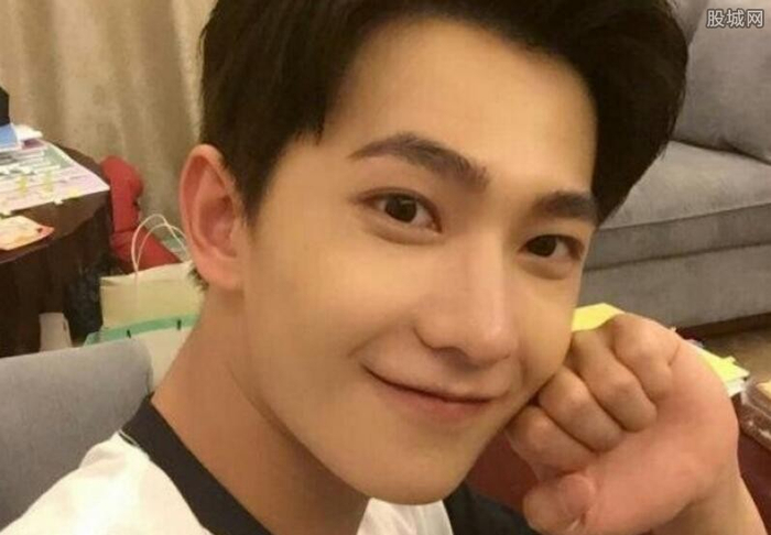 杨洋整容前后照片