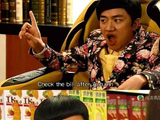 王祖蓝南宁夜市吃米粉引围观!被嘲“又矮又胖”,女粉却狂喊“帅”
