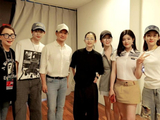 王菲害羞捂脸!谢霆锋演唱会高调示爱,鲁豫俞飞鸿见证锋菲撒糖