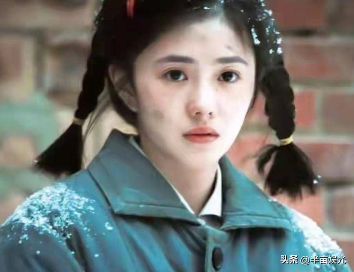 一旦发现瑕疵，就迅速截图做成表情包全网传播。