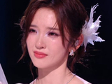 唐艺昕《浪姐》三公锁骨现泛红迹象，疑似皮肤病旧疾复发_新闻