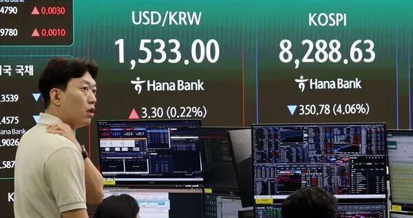 6月5日，KOSPI低开后大幅下挫,三日前，韩国股市刚刚在8800点上方突破新高。图源：韩联社