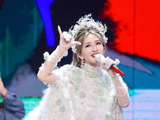 何炅、李维嘉、林志颖、杨迪齐聚谢娜成都演唱会，谢娜哽咽回应以为在放VCR