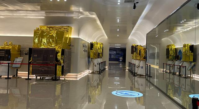 长光卫星的卫星展示区。 澎湃新闻记者 胡雅婷 图
