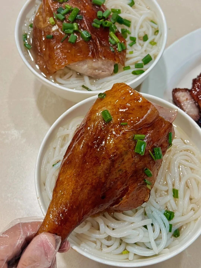 △小编吃的大鹅腿