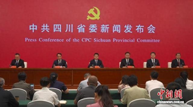 6月11日，中共四川省委召开新闻发布会，解读省委十二届九次全会精神。杨予頔 摄