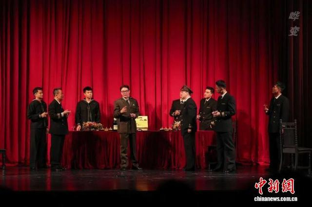 本版《哗变》剧照。北京人艺供图