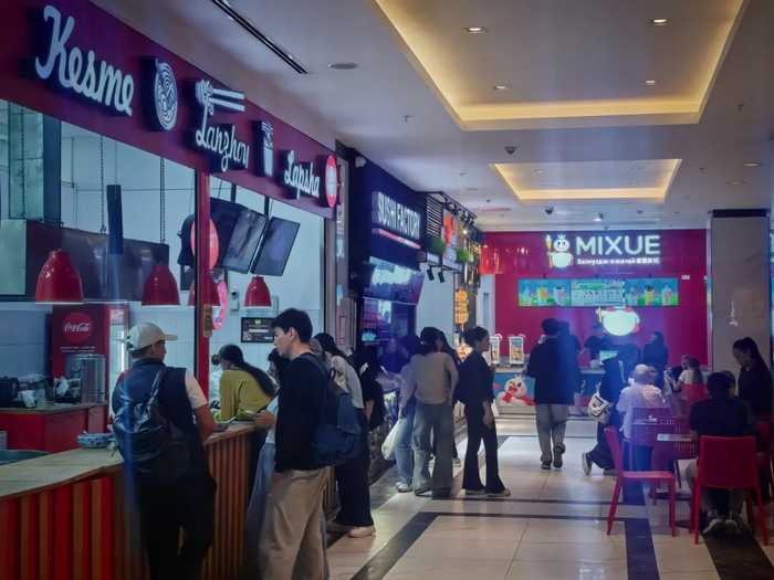 比什凯克商场一景。刘洋 摄