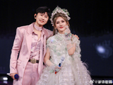 谢娜在《乘风2026》直播中官宣演唱会的行为引发了哪些争议？