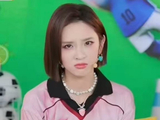 唐艺昕跨界当解说，穿粉色球衣随世界杯神曲热舞甜翻全网！