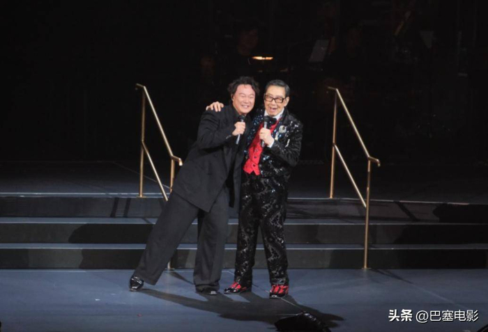 愿胡枫身体康健，岁月温柔，继续在舞台上闪耀，一年又一年地举办演唱会，为观众带来更多欢笑与感动。
