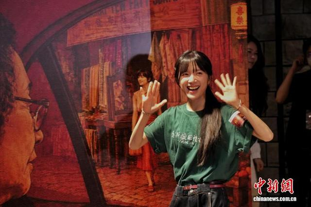 图为女主角谢南枝的扮演者李思潼亮相首映礼活动。中新网记者 张祥毅 摄