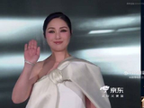 杨千嬅微博电影之夜披肩造型气场全开