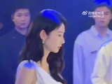 张艺凡这身材比例不愧是北舞严选，腕线过裆太绝了